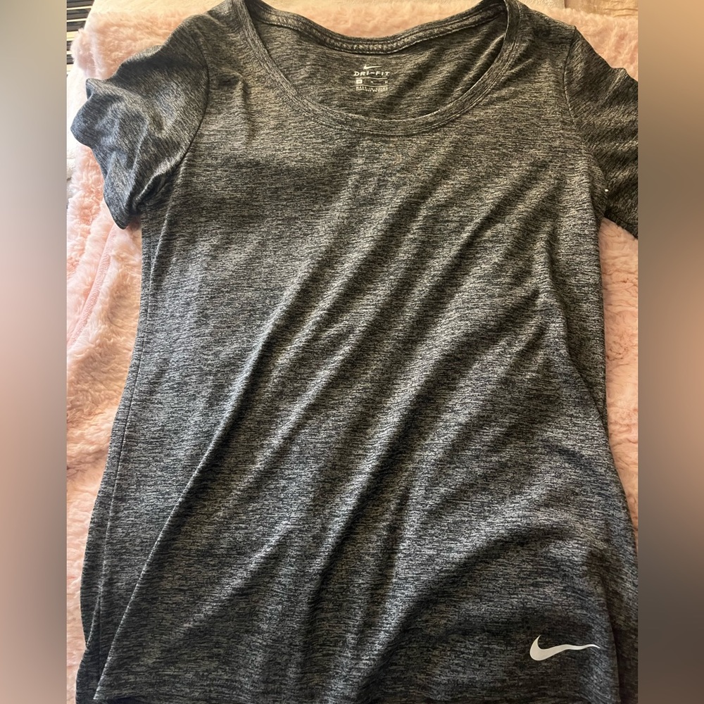 nike dry fit workout shirt medium